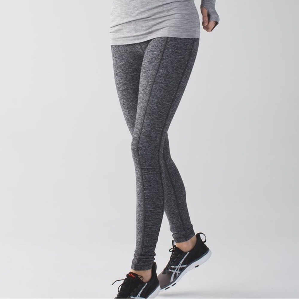 Lululemon Run: Turn Around Tight - Light Grey - Ruffle Leg